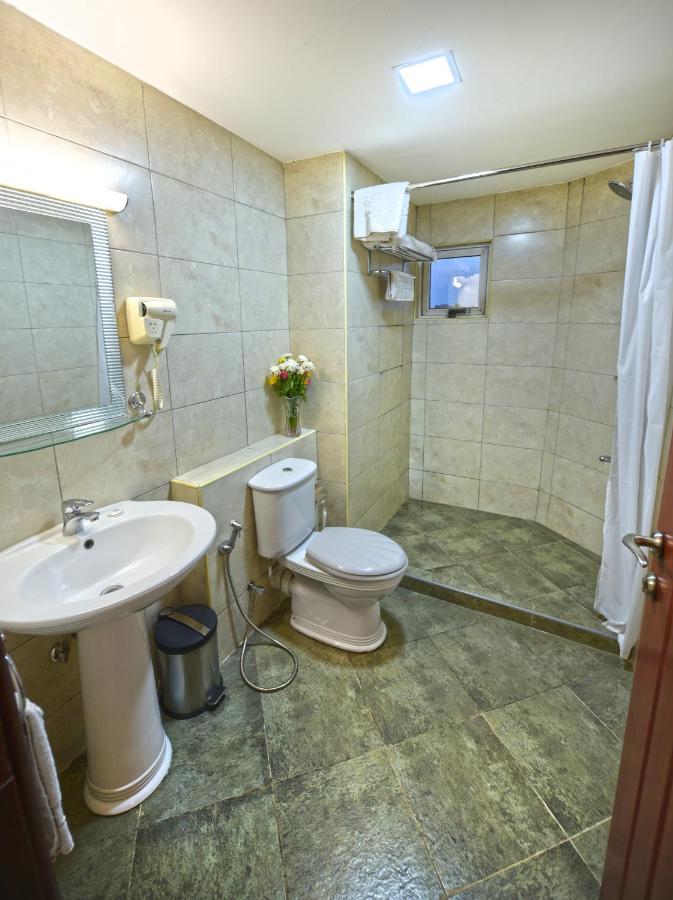 Hotel Sojovalo Кампала Екстериор снимка