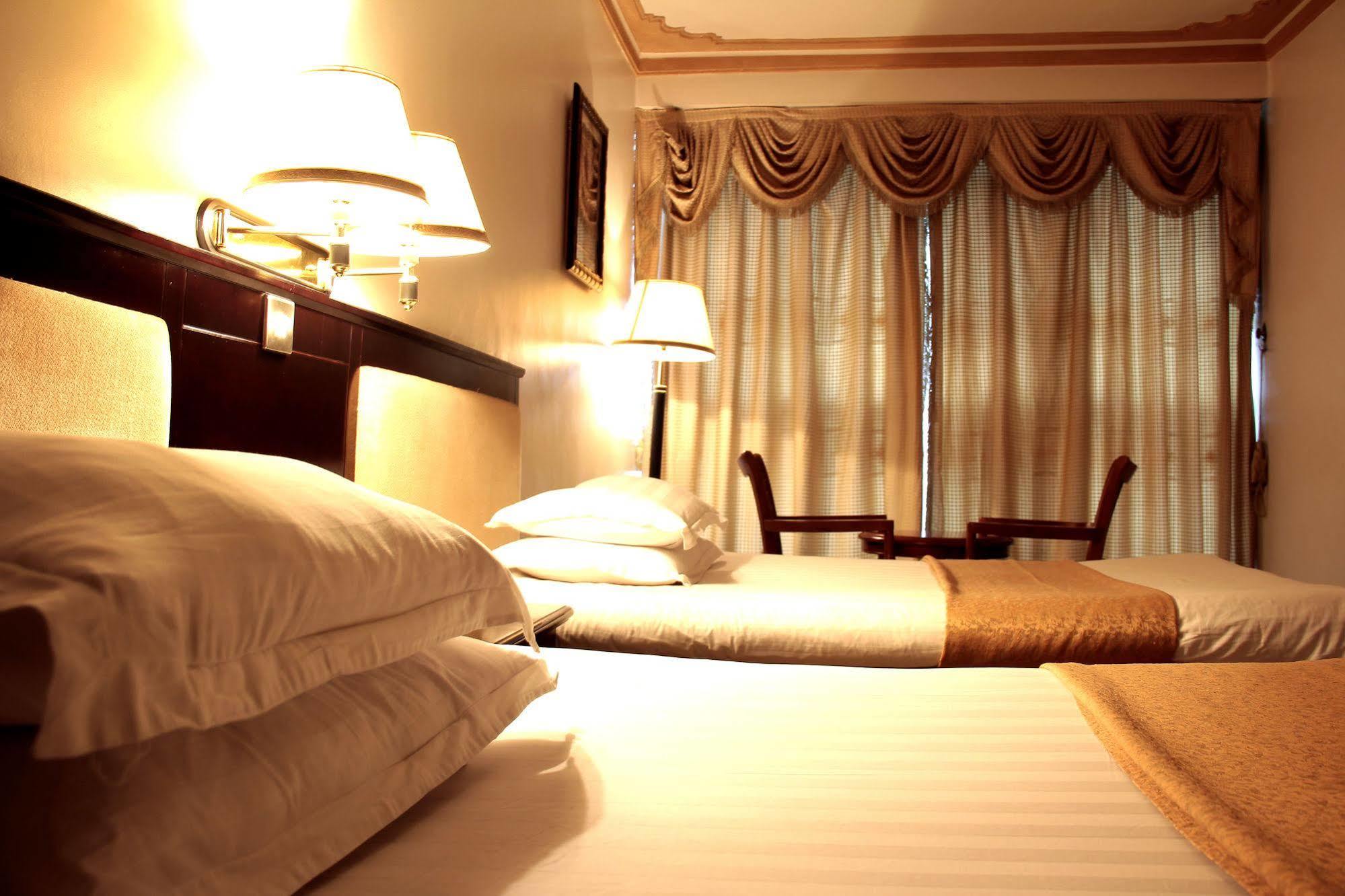 Hotel Sojovalo Кампала Екстериор снимка
